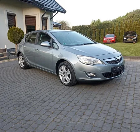 Opel Astra cena 22999 przebieg: 188000, rok produkcji 2011 z Nekla małe 154